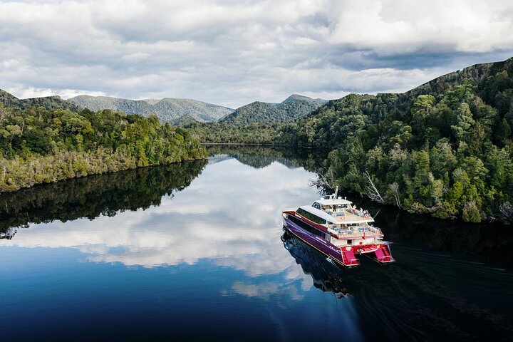 Gorges Safari, Mount Hart & Buccaneer Archipelago Plane Tour