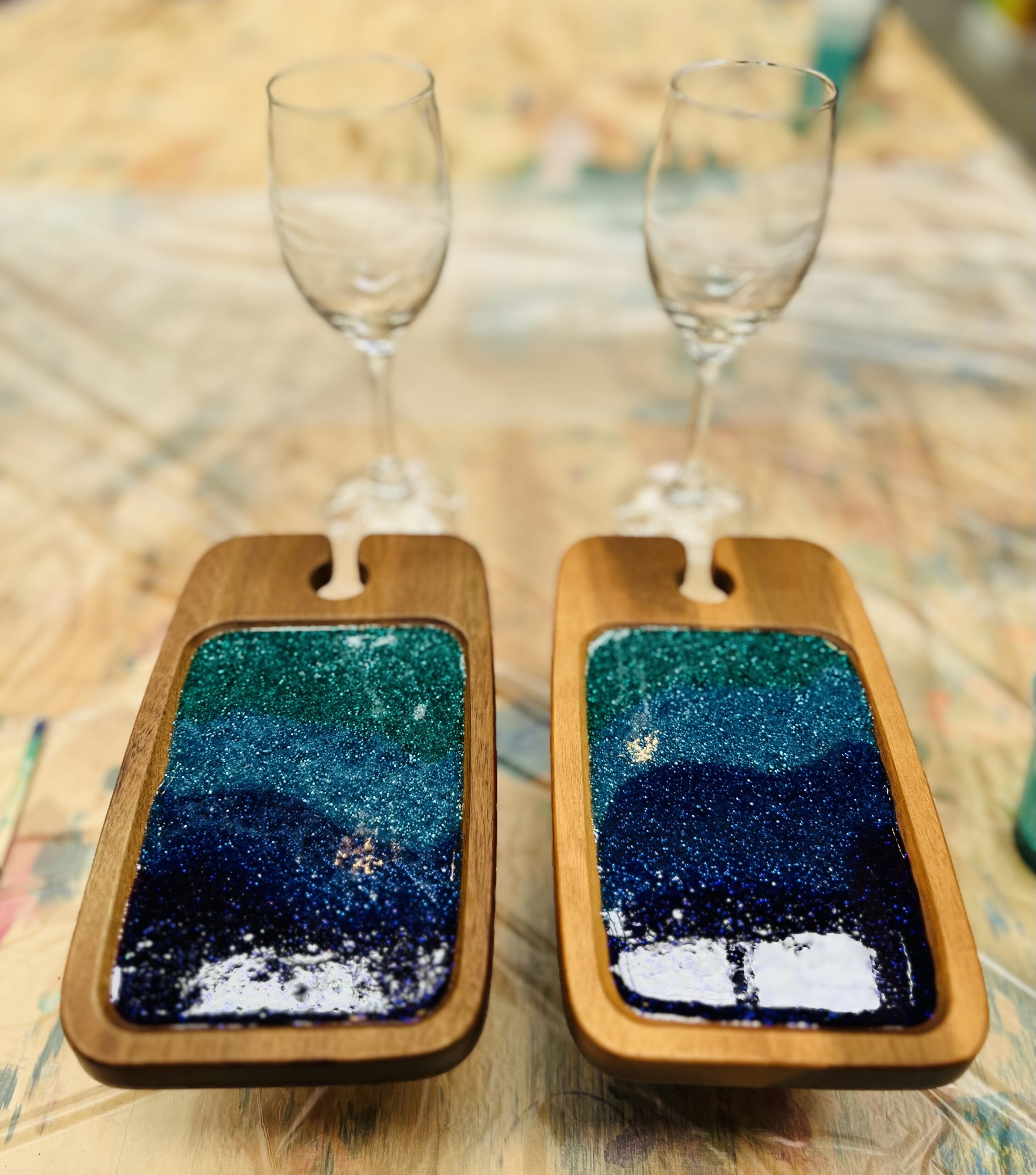 2x Mini Boards with Wine Glasses - Resin Art