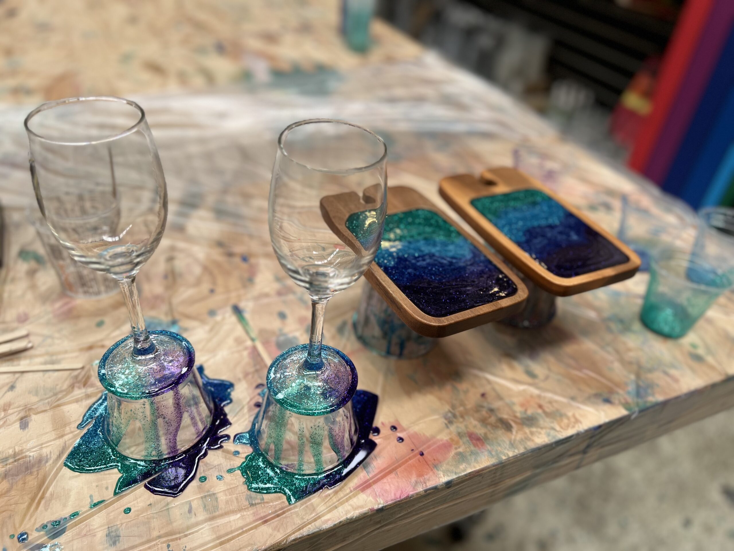 2x Mini Boards with Wine Glasses - Resin Art