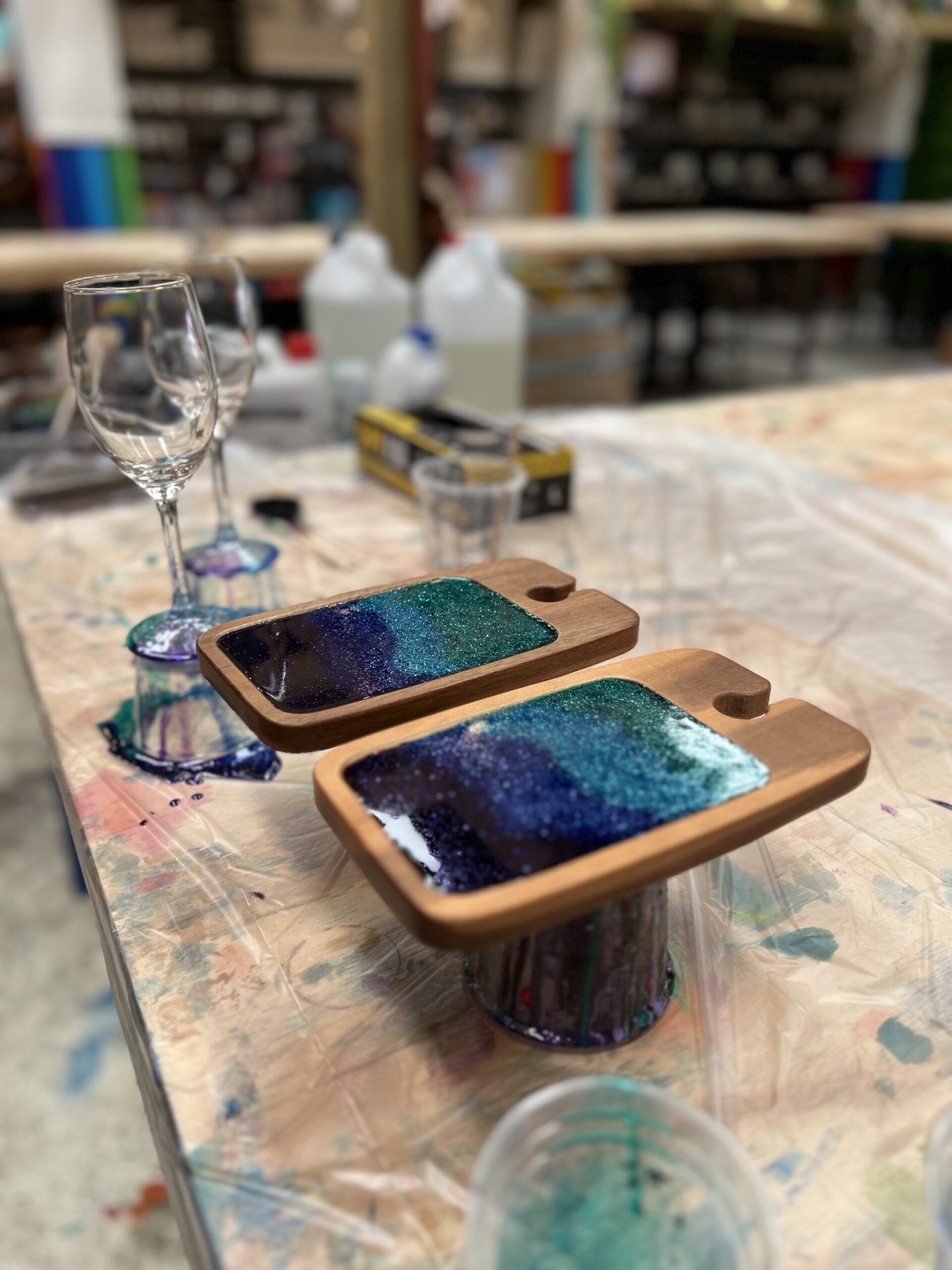 2x Mini Boards with Wine Glasses - Resin Art