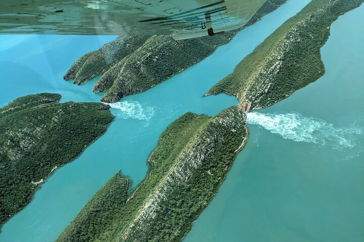 Gorges Safari, Mount Hart & Buccaneer Archipelago Plane Tour