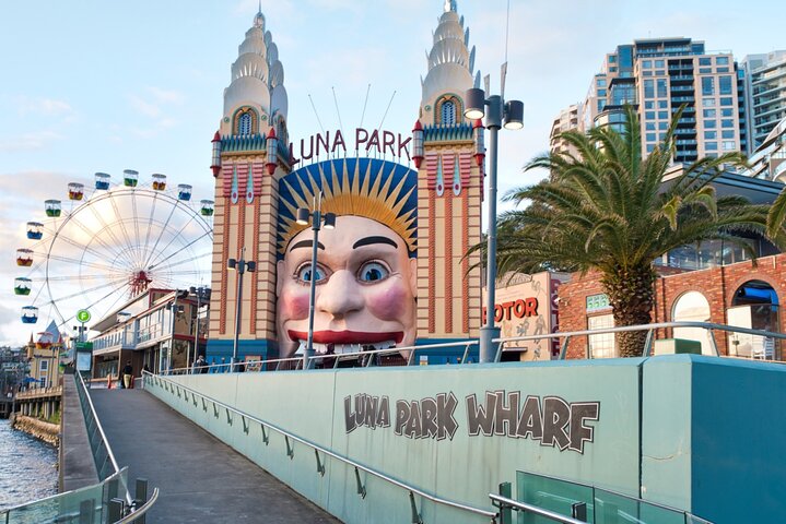 Melbourne (St Kilda) Scavenger Hunt and Sights Self-Guided Tour