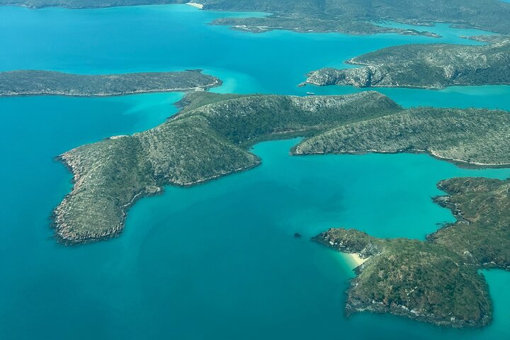 Gorges Safari, Mount Hart & Buccaneer Archipelago Plane Tour