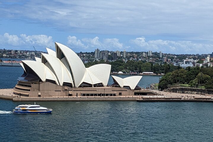 Sydney Highlights Walking Tour and Outdoor Escape-room