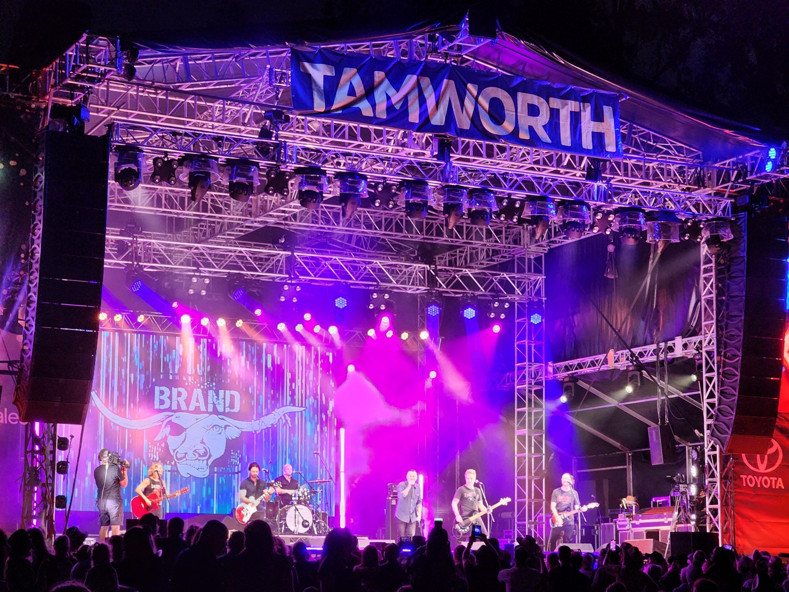 TAMWORTH EXPRESS: TCMF TOUR – Tamworth Country Music Festival Fully Guided Tour with Sky Road Trail