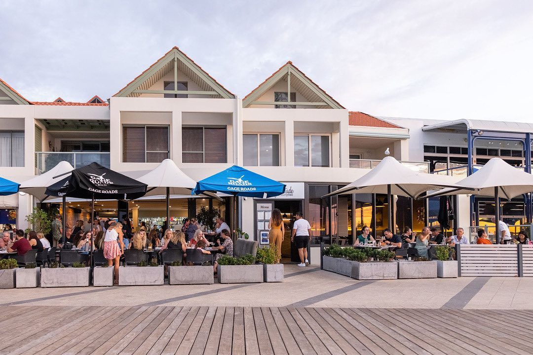 SIP, PAINT & BEACHSIDE VENUE LUNCH OR HIGH TEA FOR A COUPLE