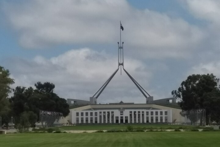 Hop-on Hop-off Sightseeing Tour in Canberra