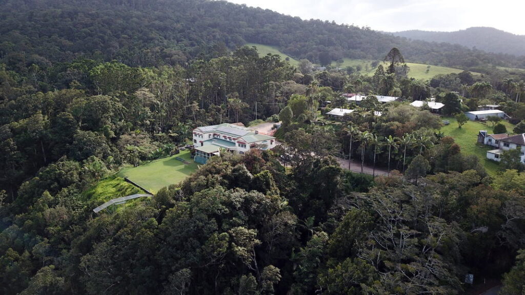 Platypus &  Waterfalls Tour.