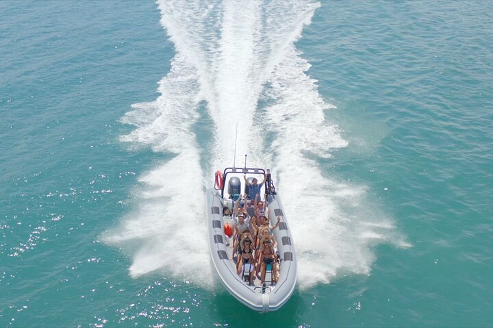 360 Boat Experience to Circumnavigate Magnetic Island