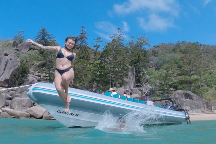 360 Boat Experience to Circumnavigate Magnetic Island
