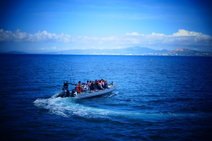 360 Boat Experience to Circumnavigate Magnetic Island