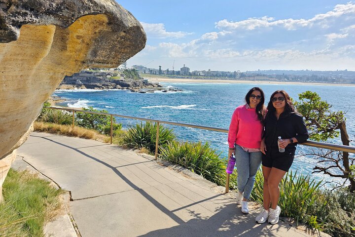 Full Day Chef-Led Sydney Beaches and Aussie Food Tour