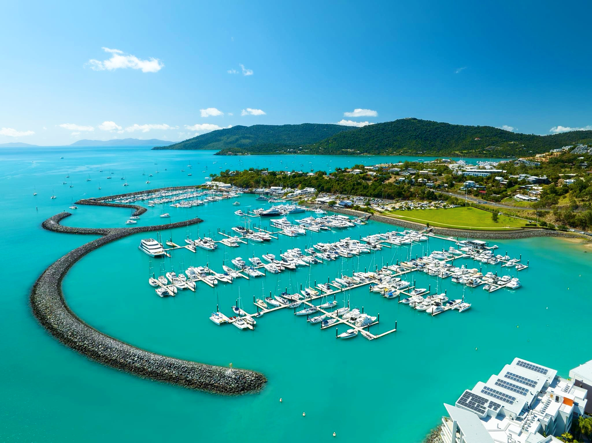 A Whitsunday Islands Sail, SUP & Snorkel Day Tour- Premium NEWEST Whitsundays Day Tour!