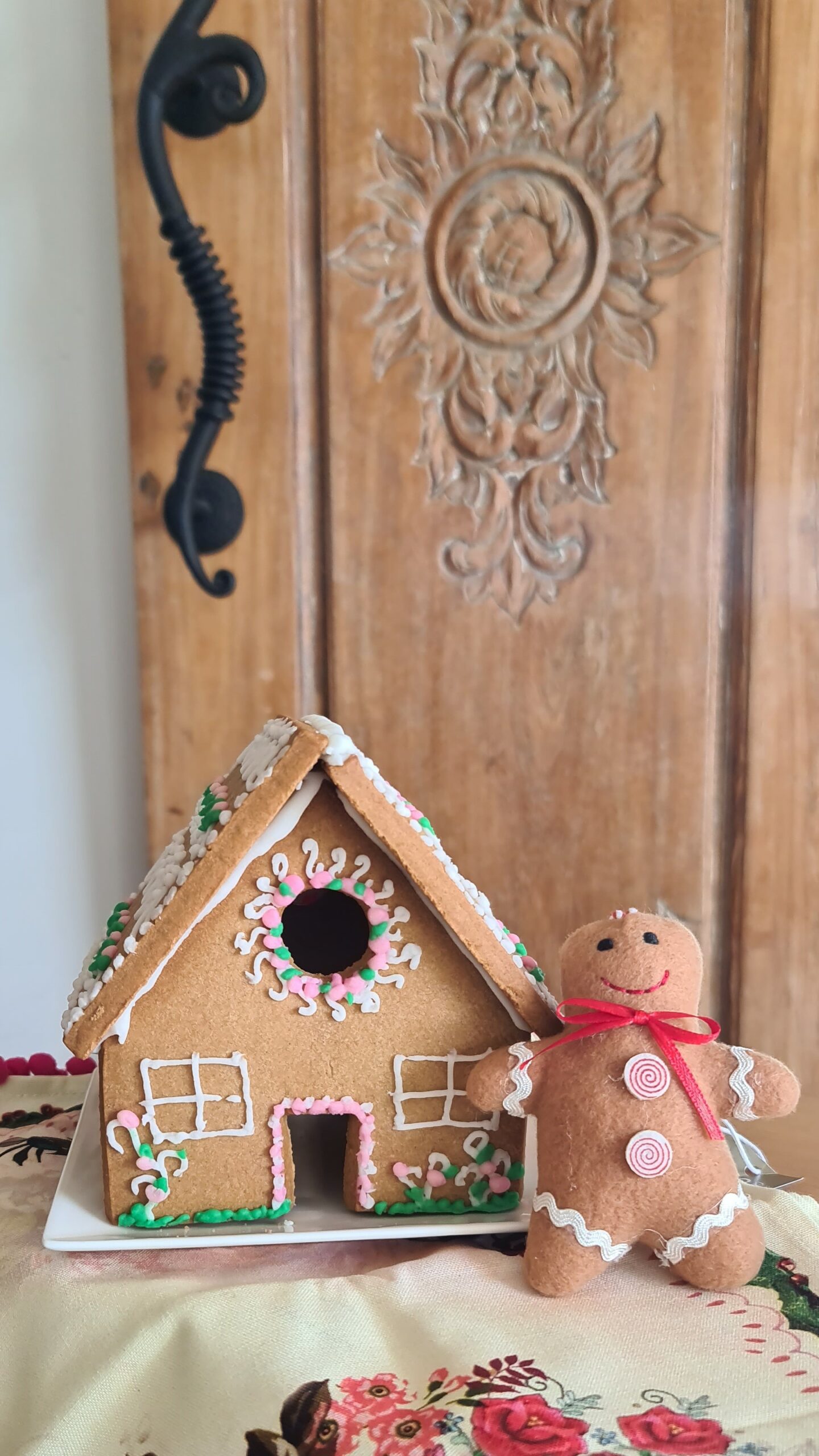Friday morning – Gingerbread House Decorating