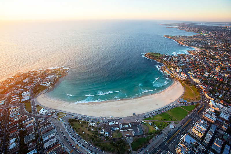 PRIVATE Bondi Beach, Opera House & Harbour Bridge, Ferry Experience and City