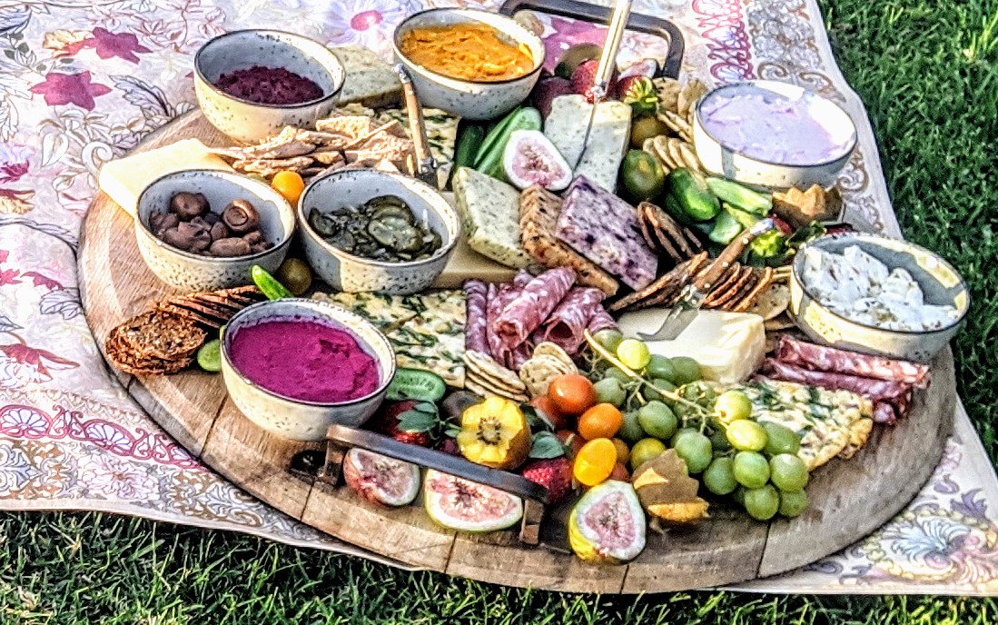 GRAZING TABLE LUXURY POP UP PICNIC