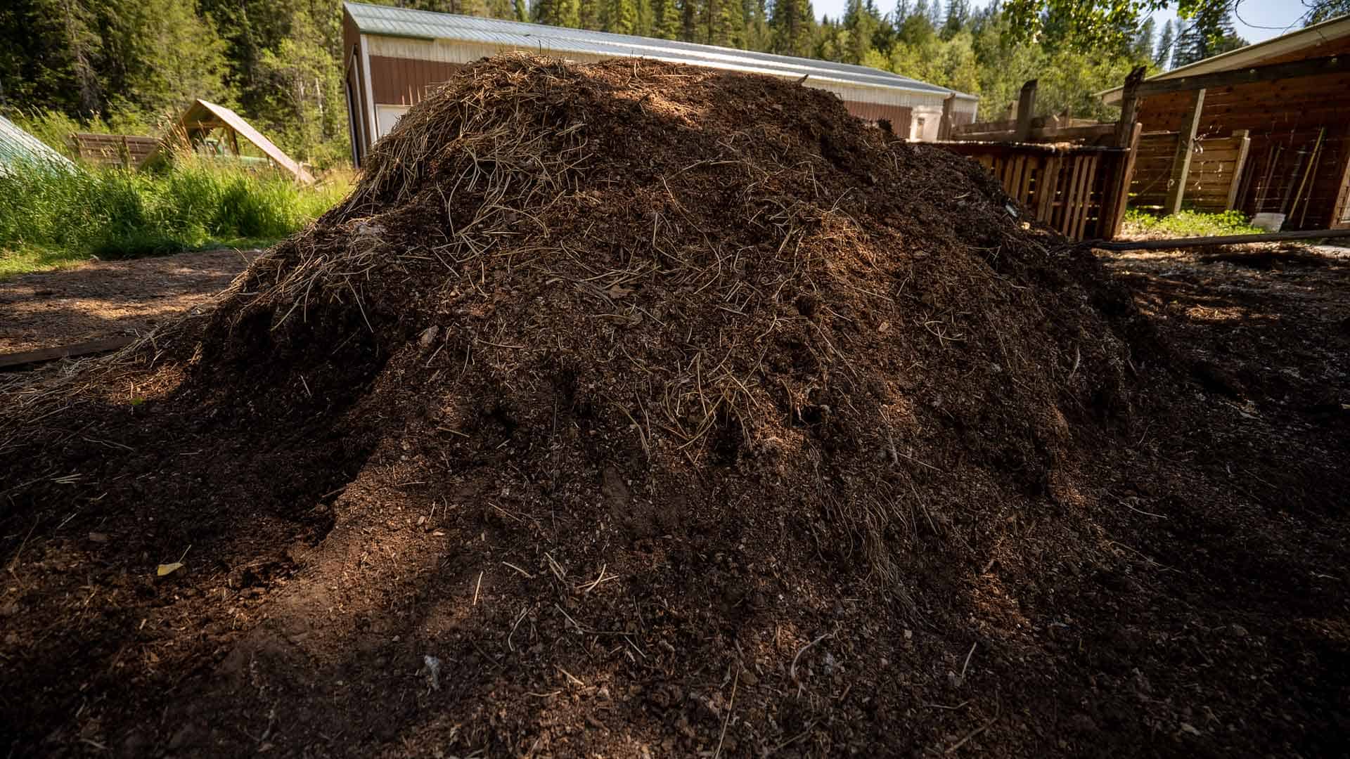 Aerobic and an anaerobic composting learn the difference and how to make them