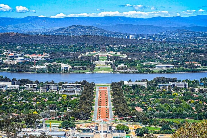 Private Canberra Scenes Tour From Sydney