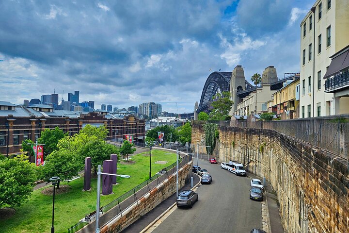 Self-Guided Walking Tour in Hidden Trails of The Rocks of Sydney