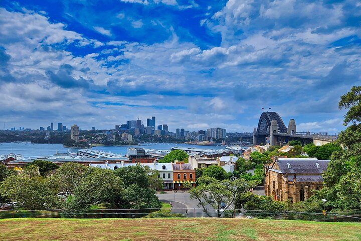 Self-Guided Walking Tour in Hidden Trails of The Rocks of Sydney