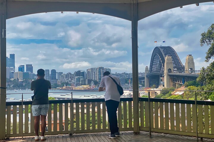 Self-Guided Walking Tour in Hidden Trails of The Rocks of Sydney