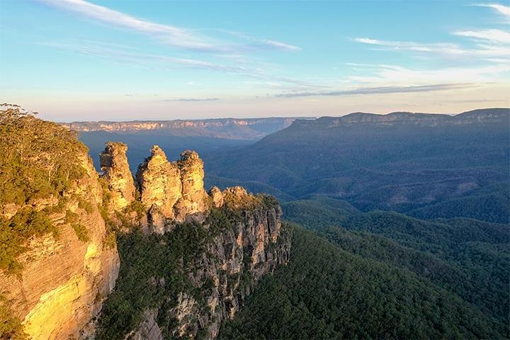 Adventurous Blue Mountains hike up the iconic Three Sisters