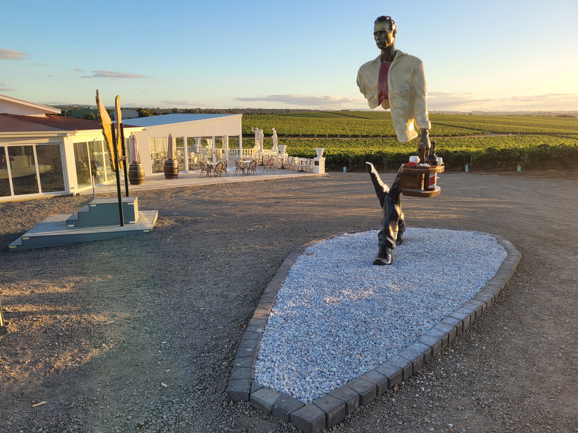 1 hour Wine Tour, 4 Wine Tastings plus Gourmet Pizzas and a bottle of our prestige wine