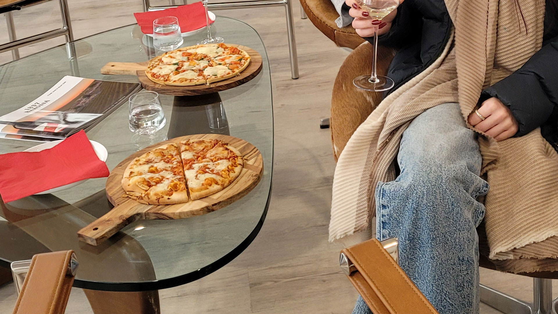 1 hour Wine Tour, 4 Wine Tastings plus Gourmet Pizza and a bottle of prestige wine