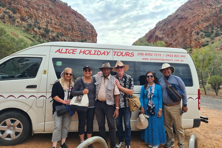 Alice Springs to Uluru Private Charter Transfer Bus Drive