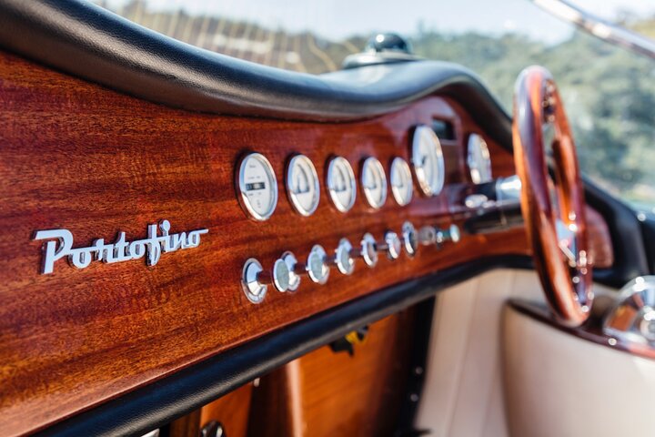 Luxury Italian Wooden Speedboat Cruises in New South Wales