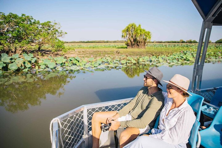 Kakadu Backpacker and Budget Full Day Tour of Nourlangie Ubirr