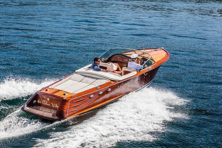 Luxury Italian Wooden Speedboat Cruises in New South Wales