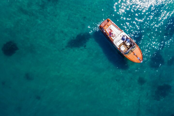 Luxury Italian Wooden Speedboat Cruises in New South Wales