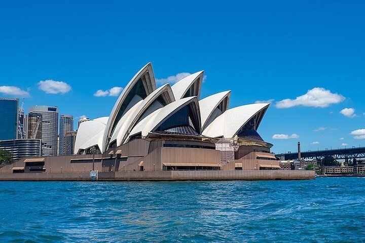 Sydney Harbour & Its Secret Islands with a Picnic at Lavender Bay