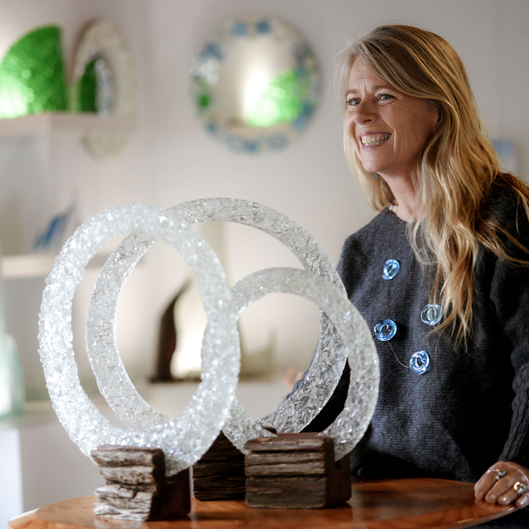 Cindy Poole Glass Artist - Discover + Create Ultimate Private Tour Experience