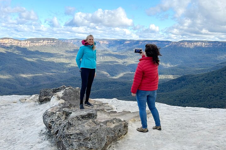 Wild Kangaroos, Blue Mountains and a Cruise