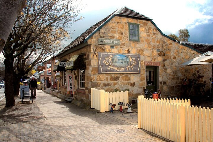Small Group Tour to Coast, Vales and Hills with Lunch