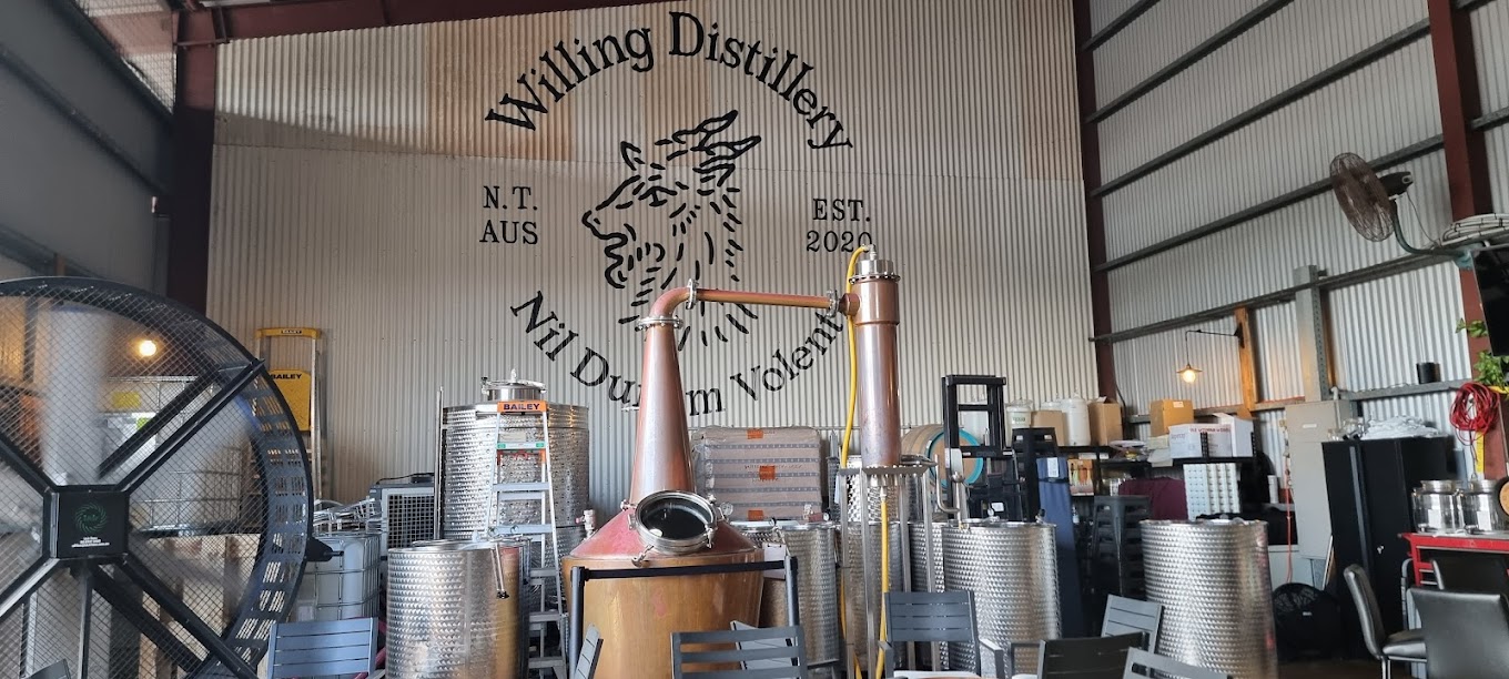 5-Hour Distilleries Tour with Outback Gourmet Meal & Sightseeing