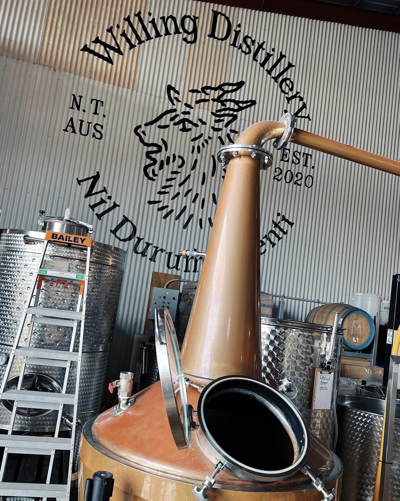 5-Hour Distilleries Tour with Outback Gourmet Meal & Sightseeing