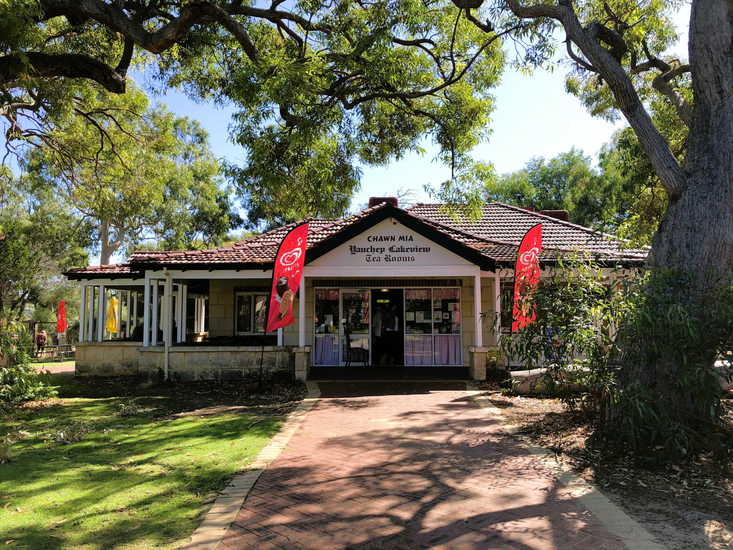 Autopia Tours: 1 Day Pinnacles Lobster Yanchep Tour