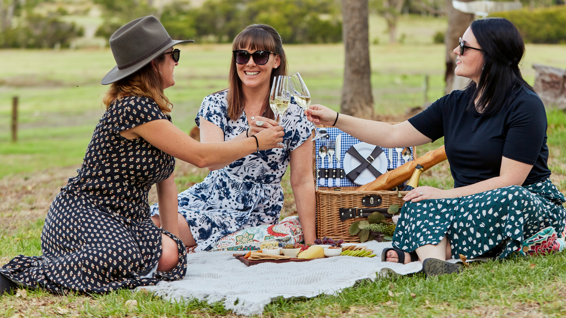 Soirée in the Garden at Whicher Ridge