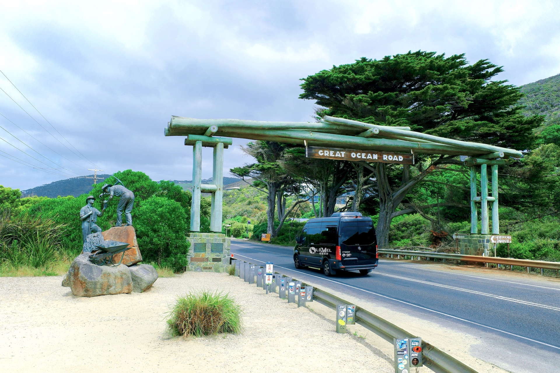 From Melbourne Hotel Pick-Up: A Boutique Coastal Great Ocean Escape Tour