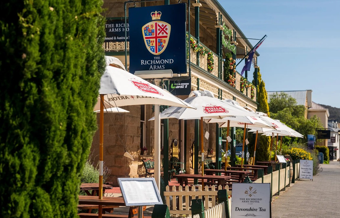 Signature Wine Tour (Saturdays)