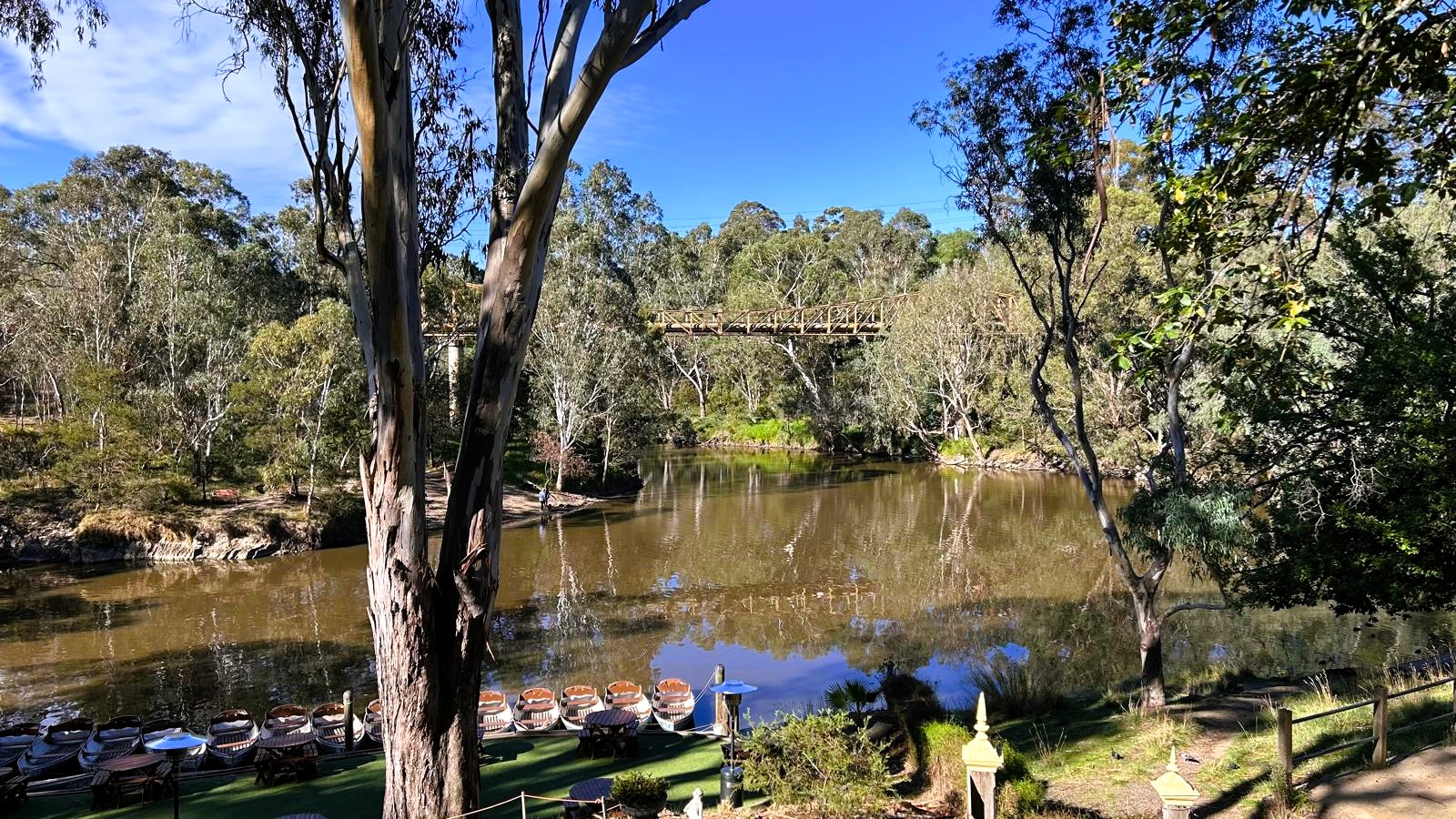Melbourne Tour: Walk the Yarra to the Historic Fairfield Boathouse