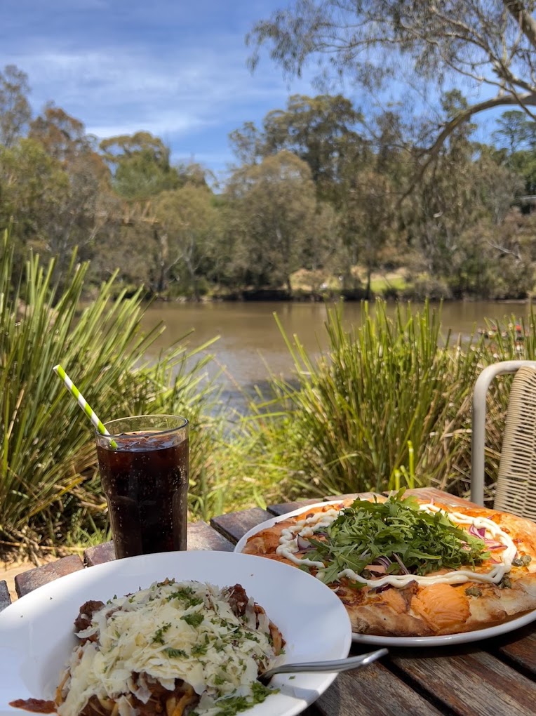 Melbourne Tour:  Walk the Yarra & Historic Boathouse Lunch