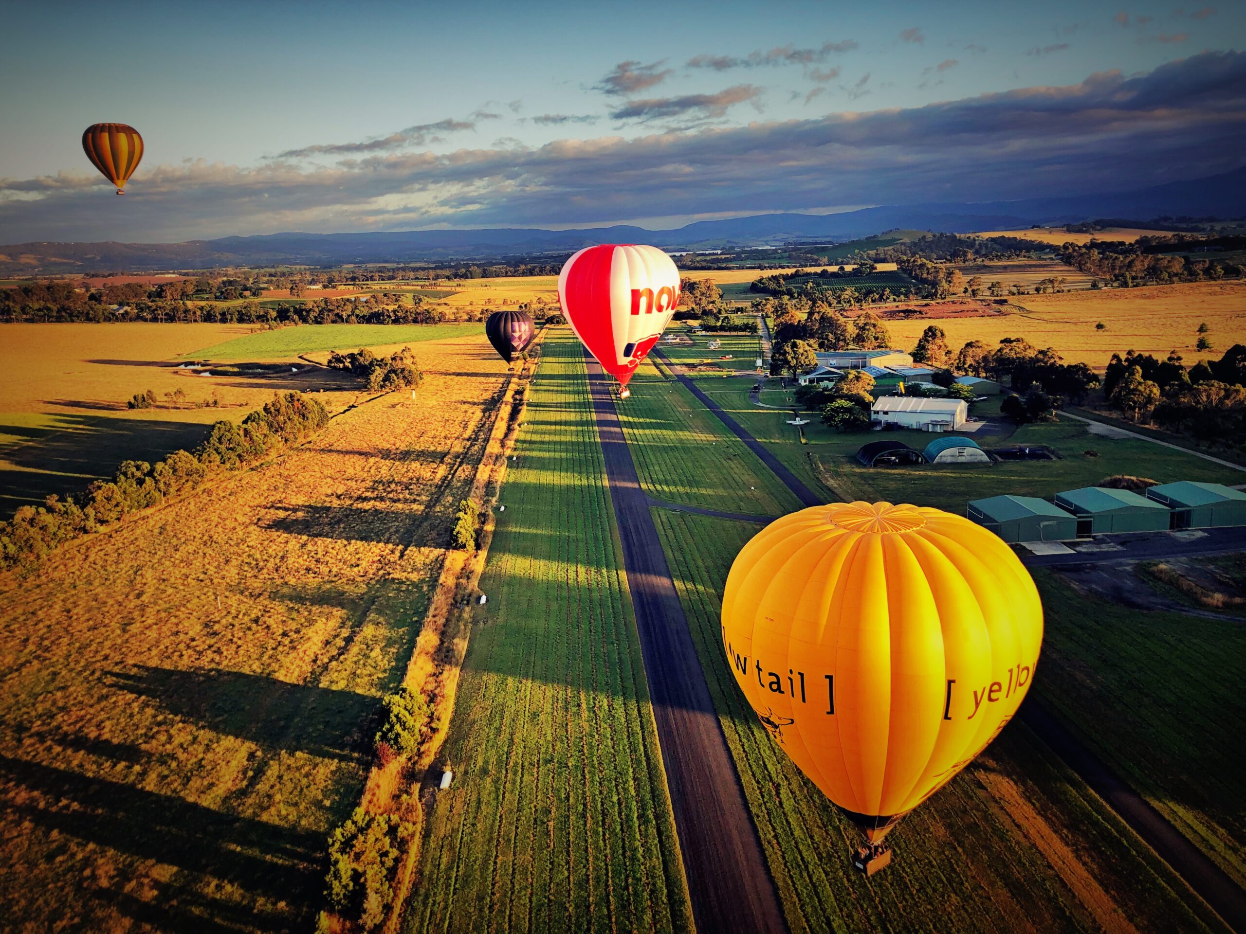 Ballooning in Yarra Valley INCLUDES Melbourne City Transfer and Breakfast